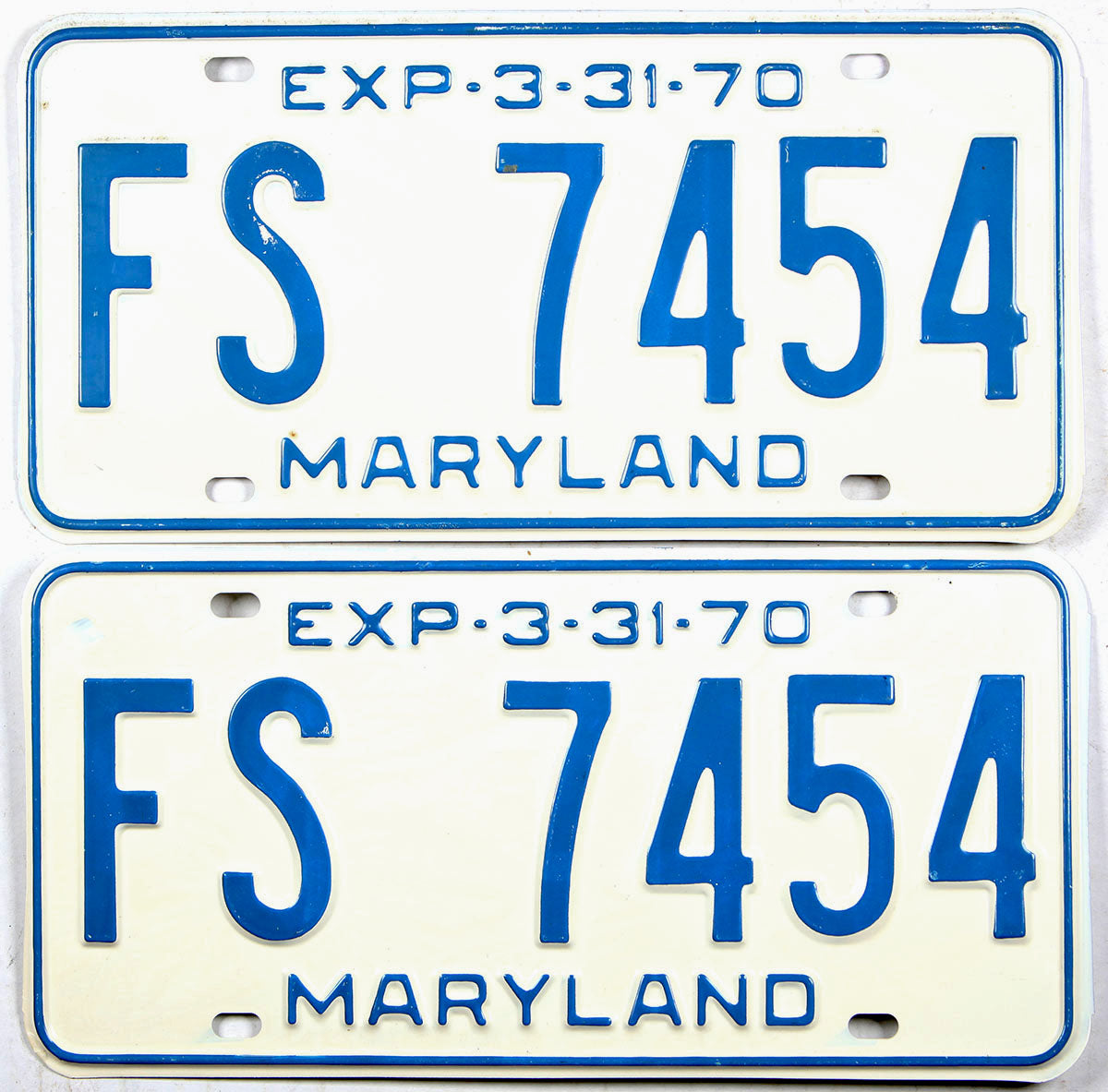 pair classic 1970 Maryland car license plates in excellent condition
