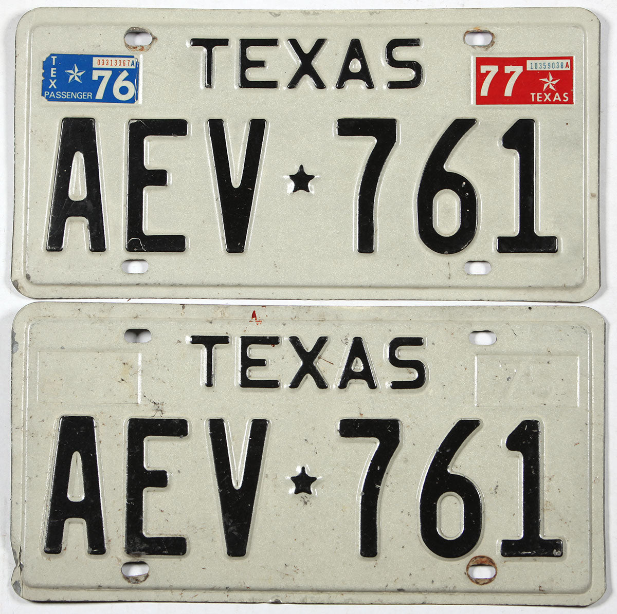 Classic pair 1977 Texas car license plates grading very good