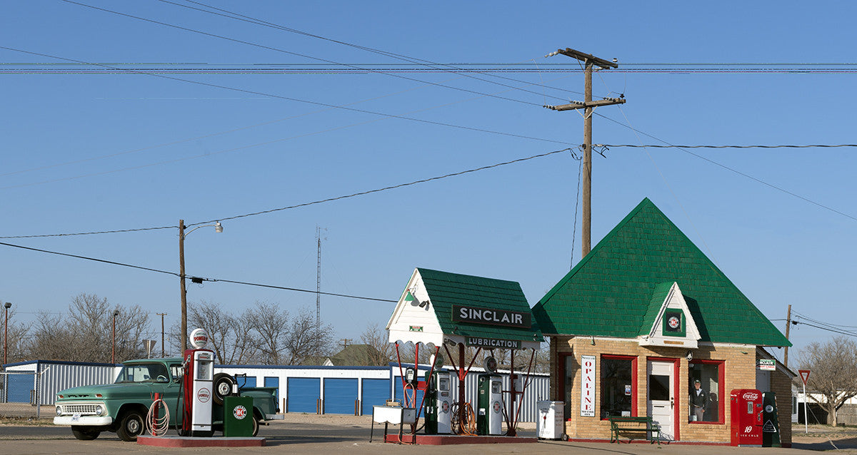 Sinclair Gas Station in Texas Art Print