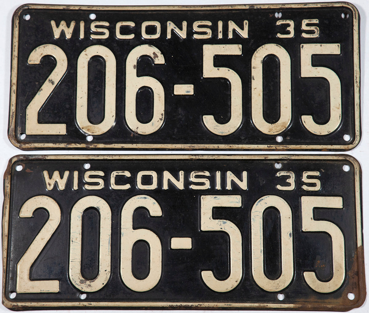 1935 Wisconsin car license plates in very good condition