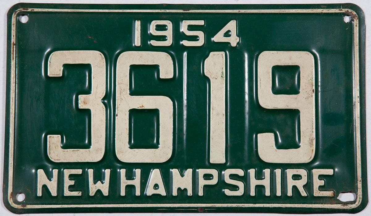 1954 NH car single license plate in very good plus condition
