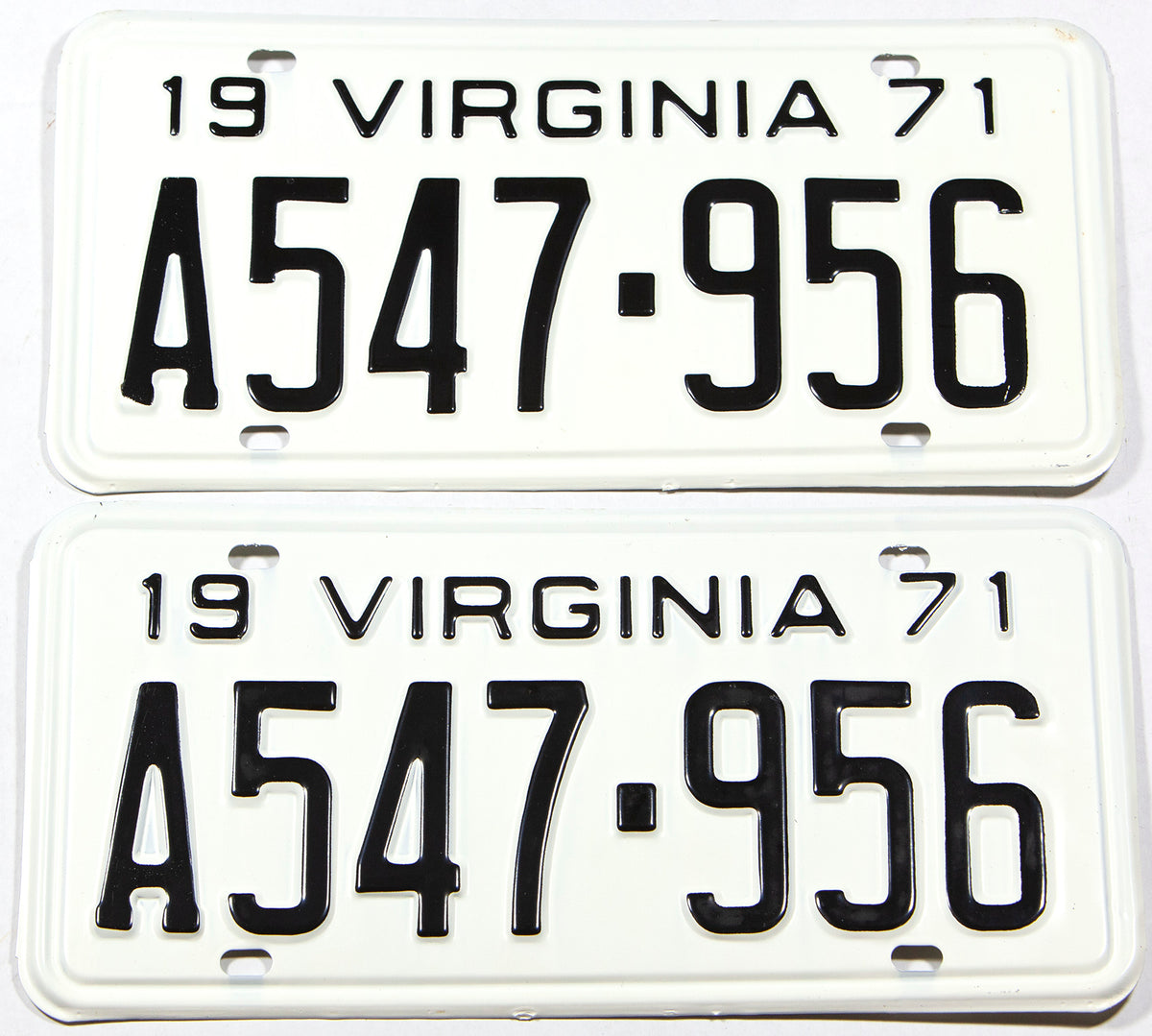 Classic pair of 1971 Virginia car license plates in NOS excellent condition
