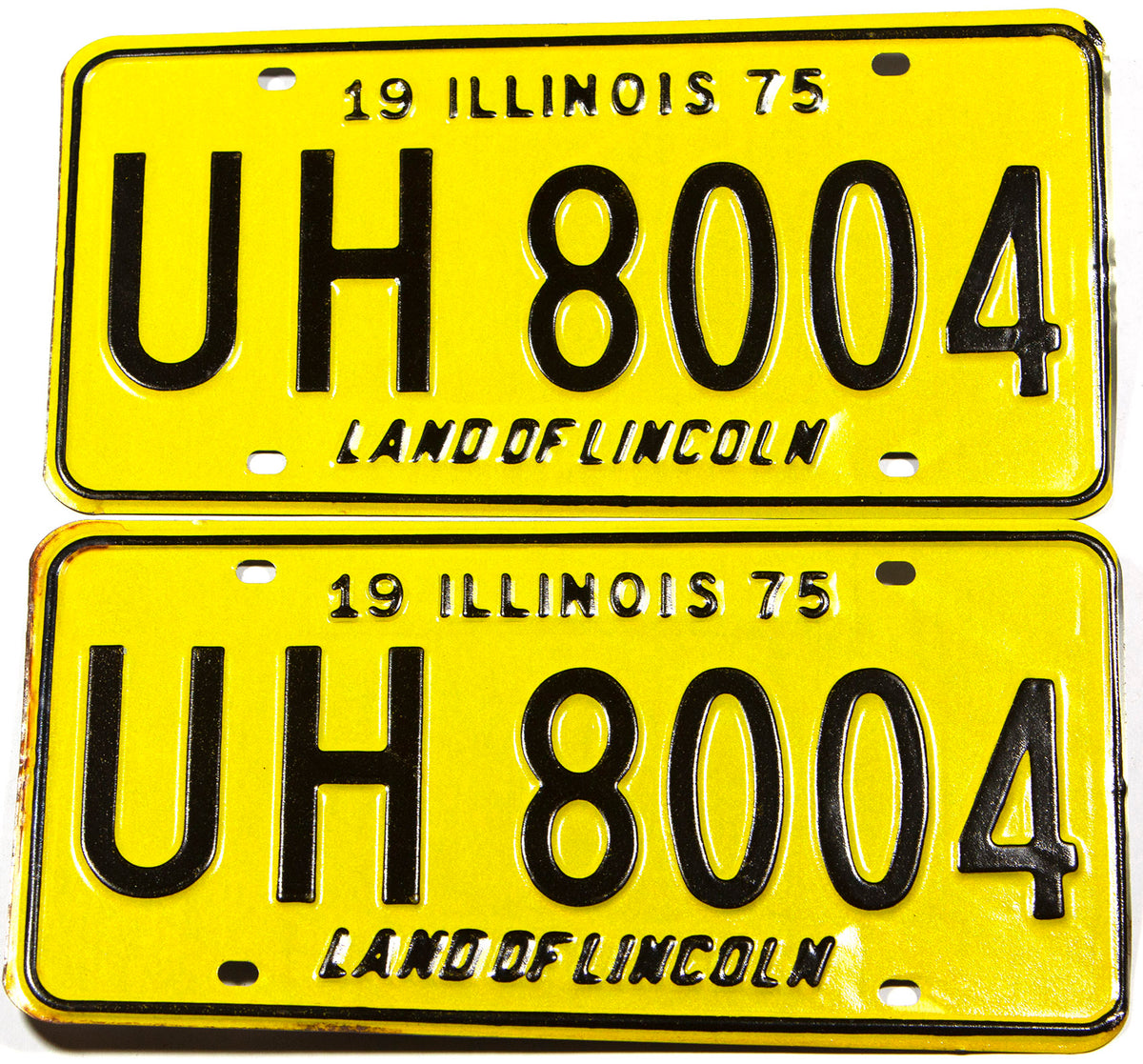 A pair of 1975 Illinois Passenger Automobile License Plates for sale by Brandywine General Store in excellent condition with wrapper